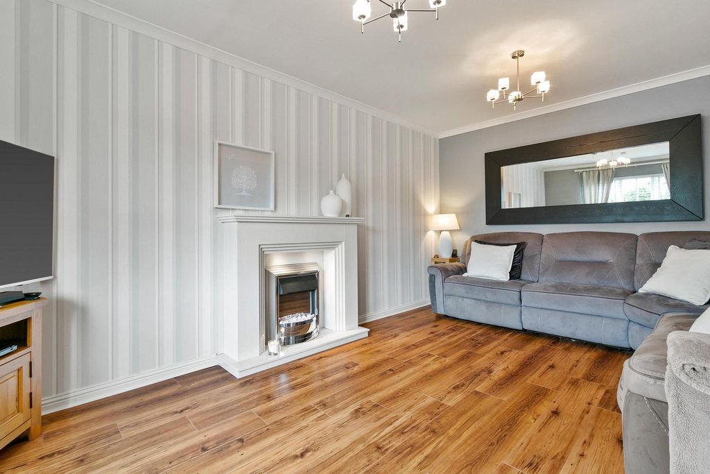 Property photo 3 of 33