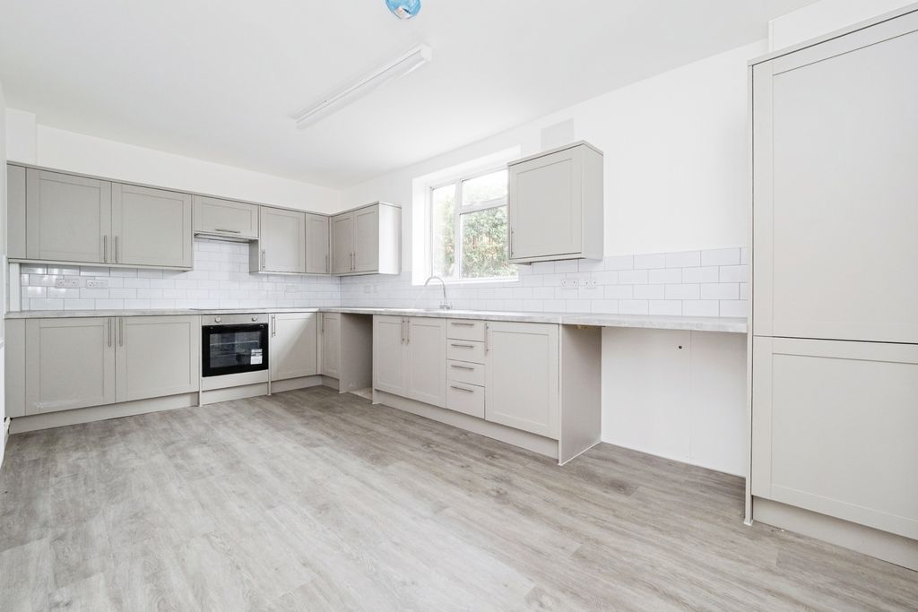 Property photo 2 of 17 Kitchen Diner