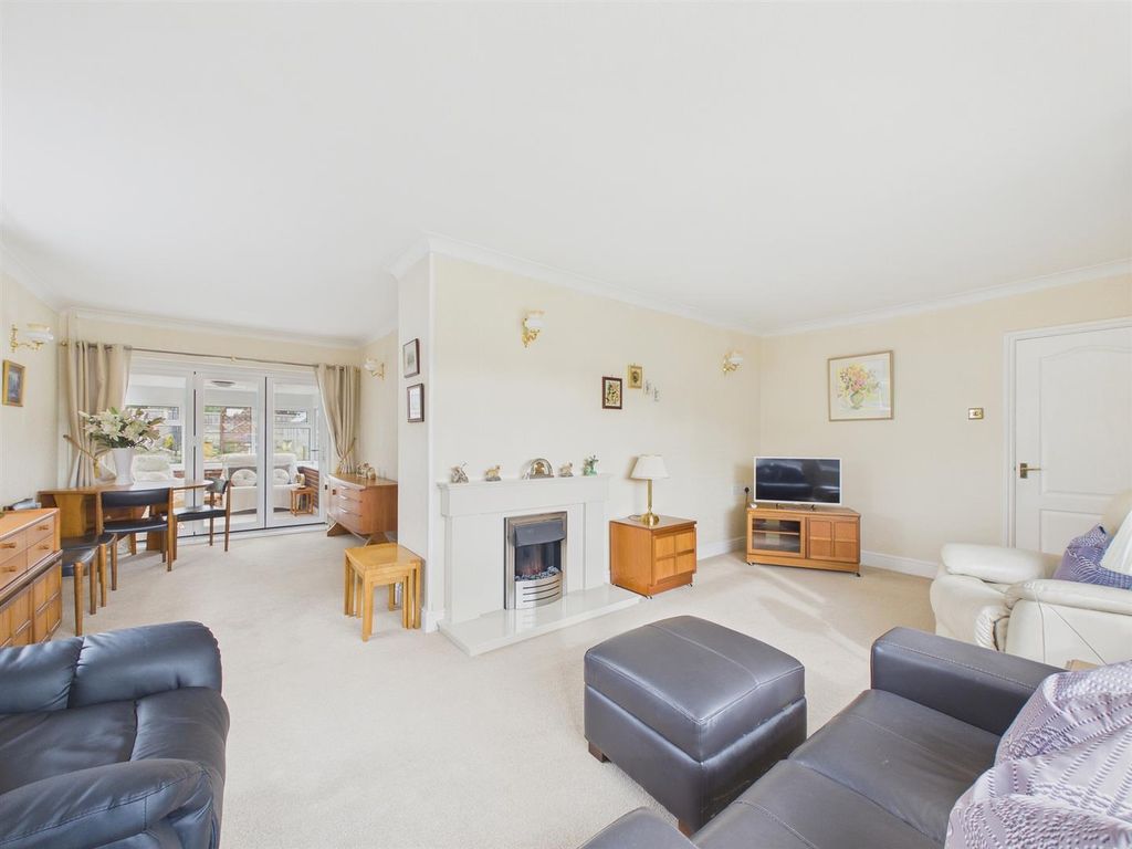 Property photo 2 of 25 Living3.Jpg