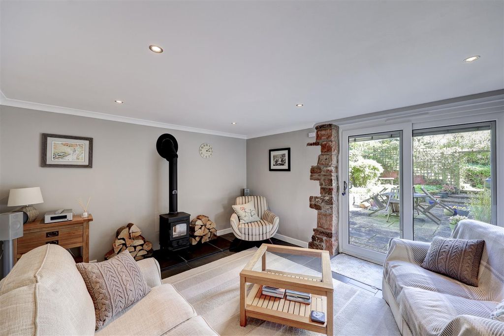 Property photo 3 of 37 Oak Tree View
