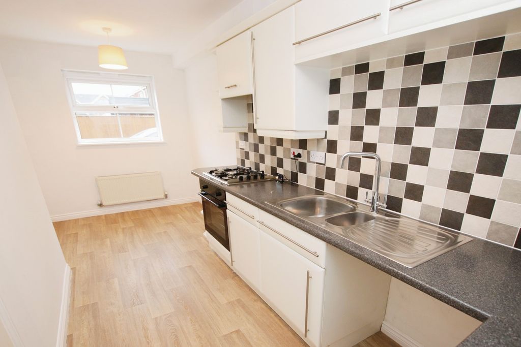 Property photo 2 of 23 4696981
