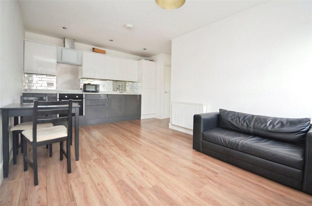 Property photo 3 of 10 Picture No. 05