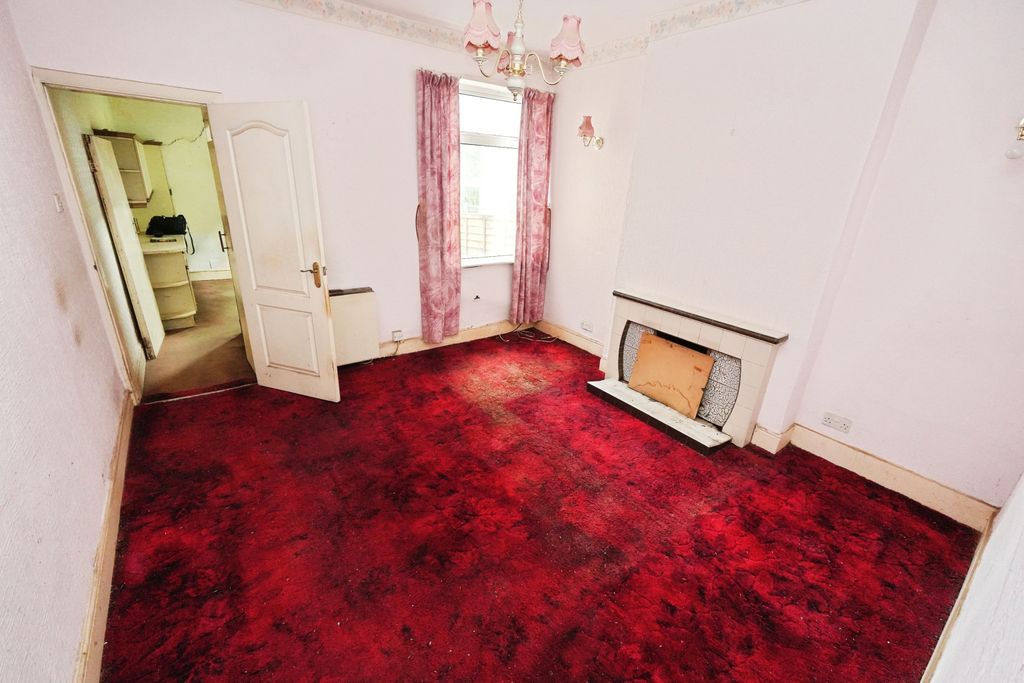Property photo 3 of 9 Dining Room