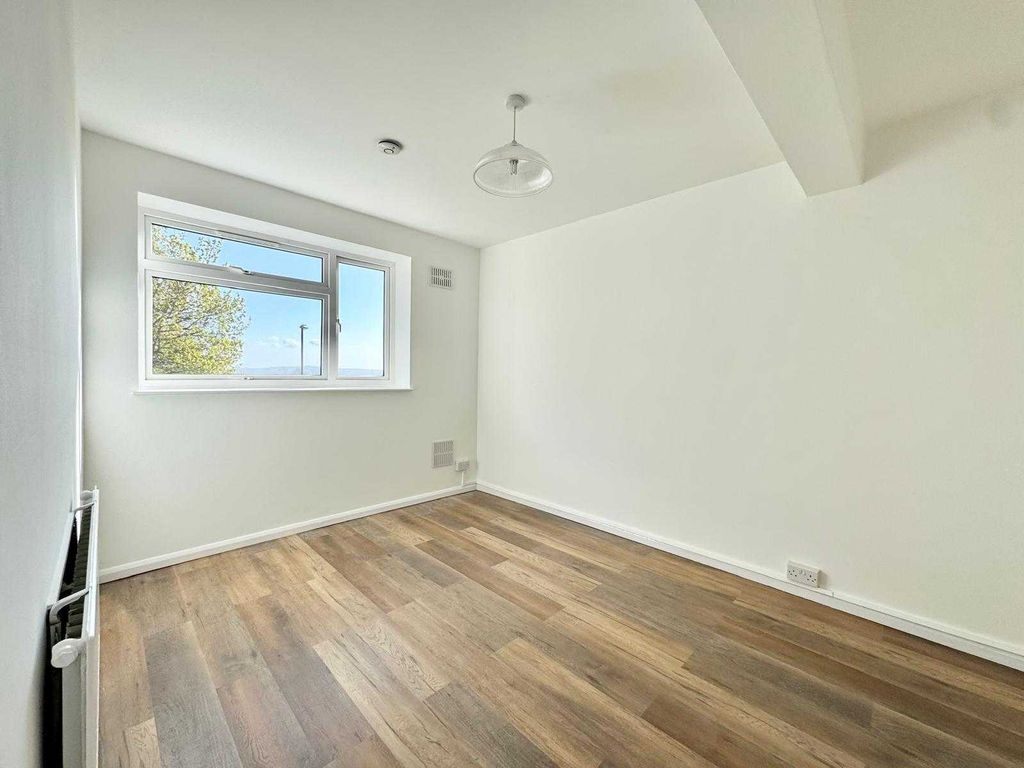 Property photo 3 of 9 Gallery