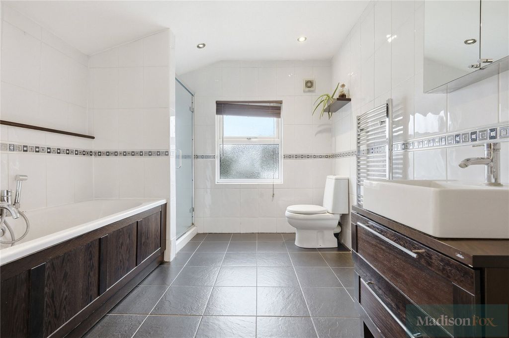 Property photo 3 of 25 Picture No. 13