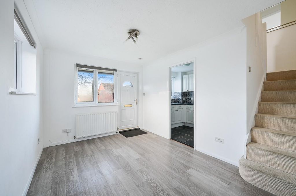 Property photo 3 of 15 Morston Close (4).Jpg