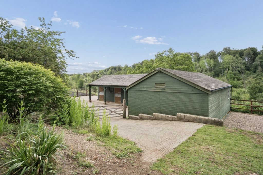 Property photo 2 of 32