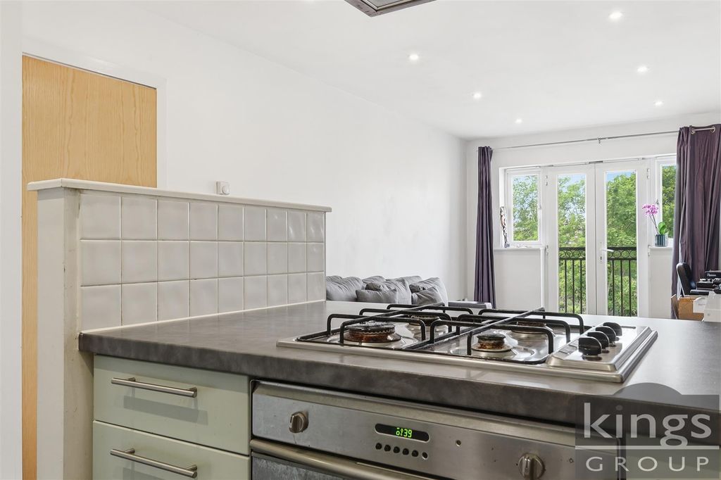 Property photo 3 of 9 Kitchen