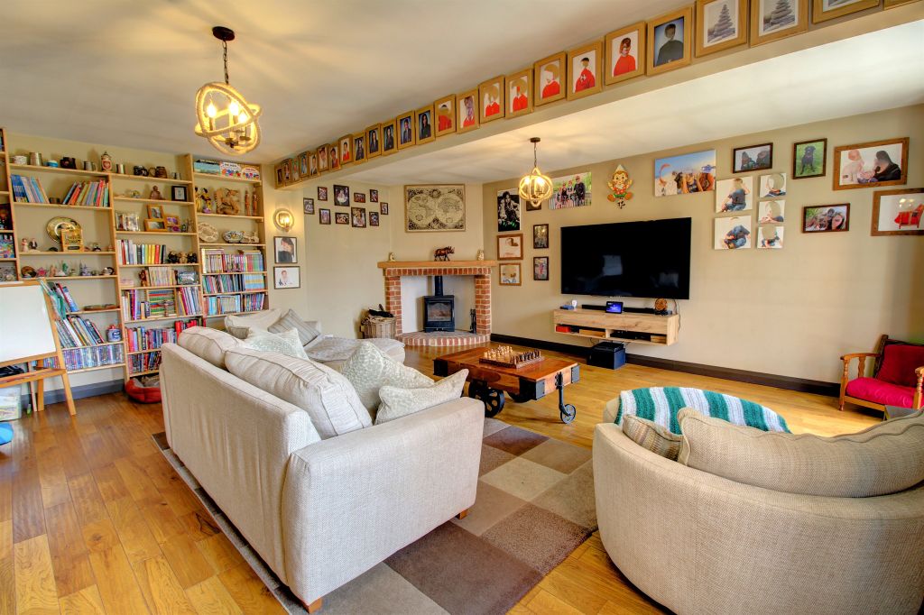 Property photo 3 of 27