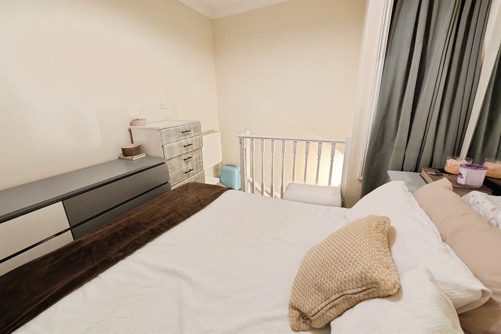 Property photo 3 of 6 (Main)