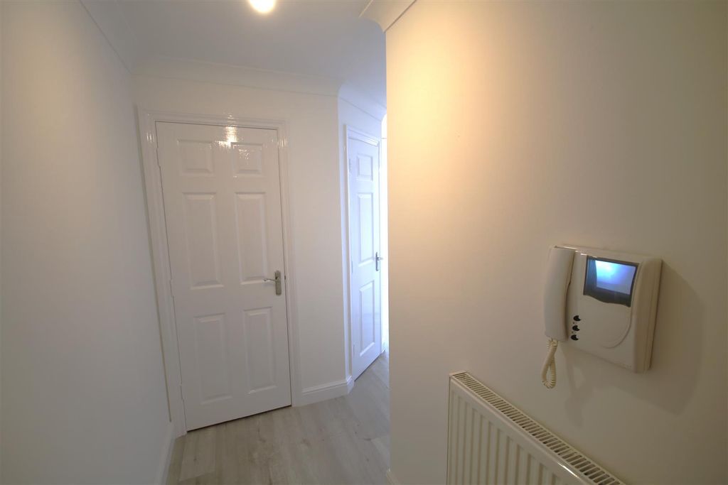 Property photo 3 of 20 Hall A.Jpg