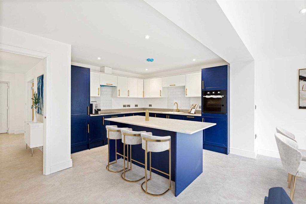 Property photo 2 of 19 4132042