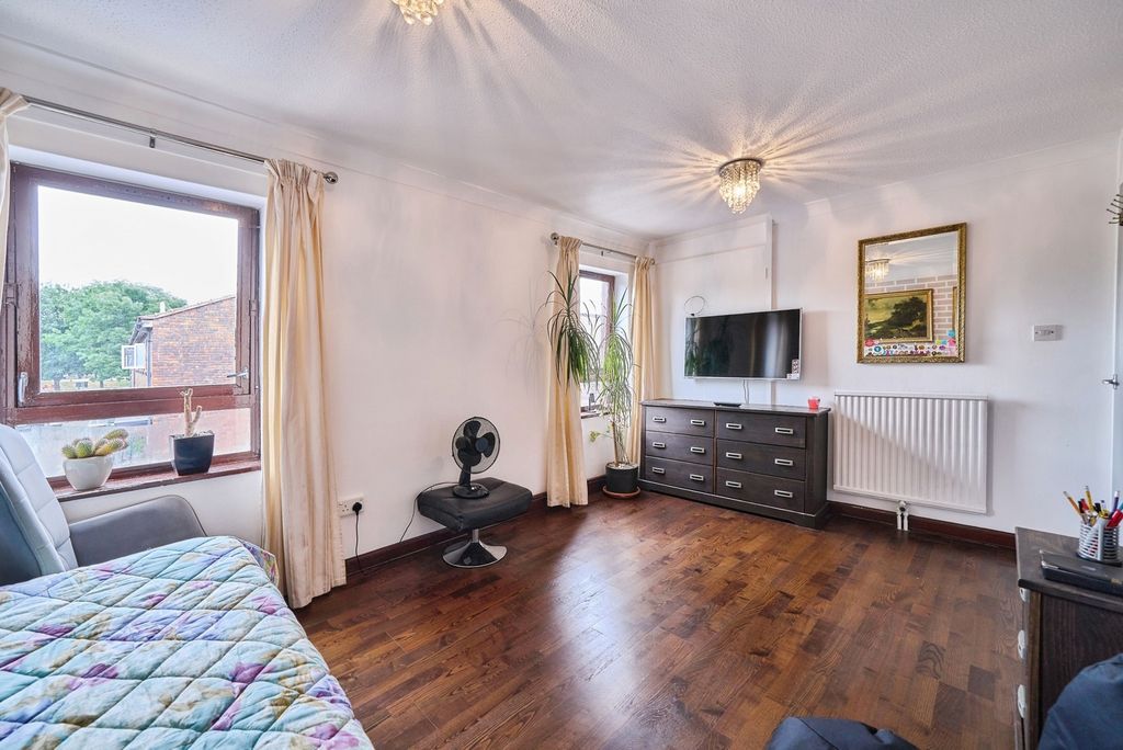 Property photo 3 of 16 Pbox-Img.Jpg
