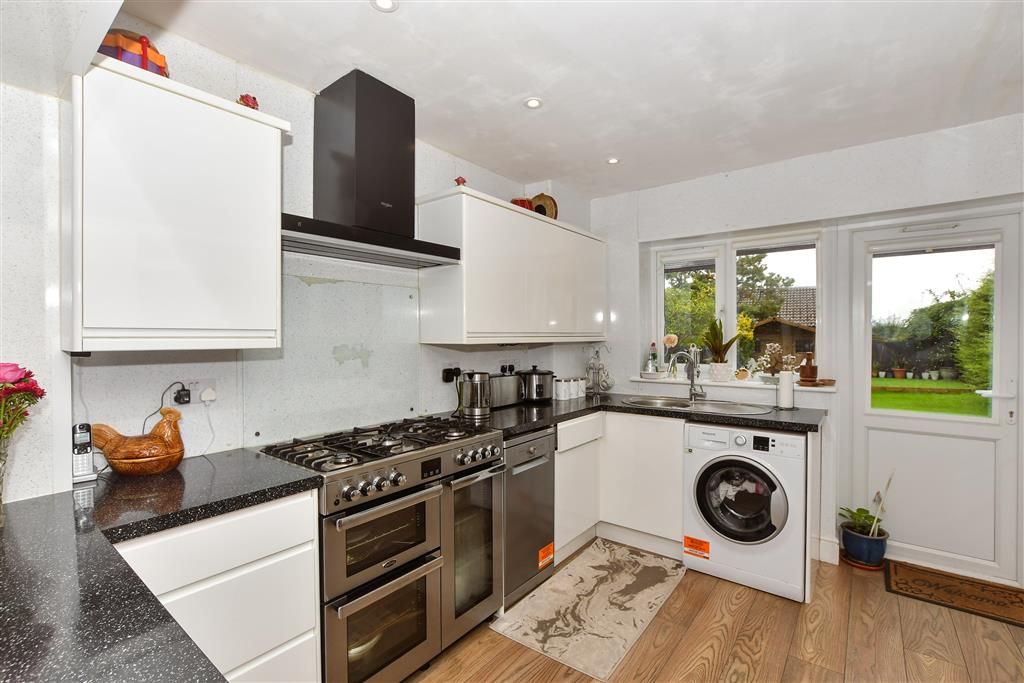 Property photo 1 of 6 Kitchen