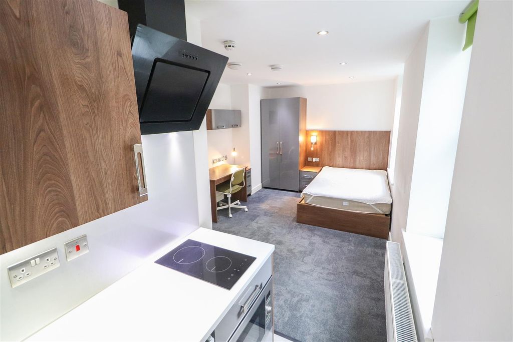 Property photo 2 of 6 104 Victoria House-2.Jpg