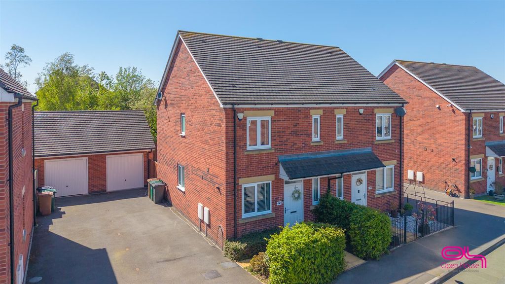 Property photo 1 of 26 Hewer Drive, Castle Gresley (1).Jpg
