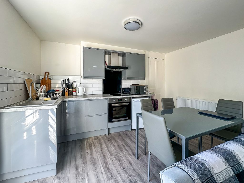 Property photo 2 of 11 Kitchen