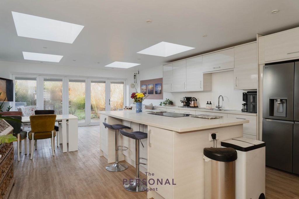 Property photo 2 of 19