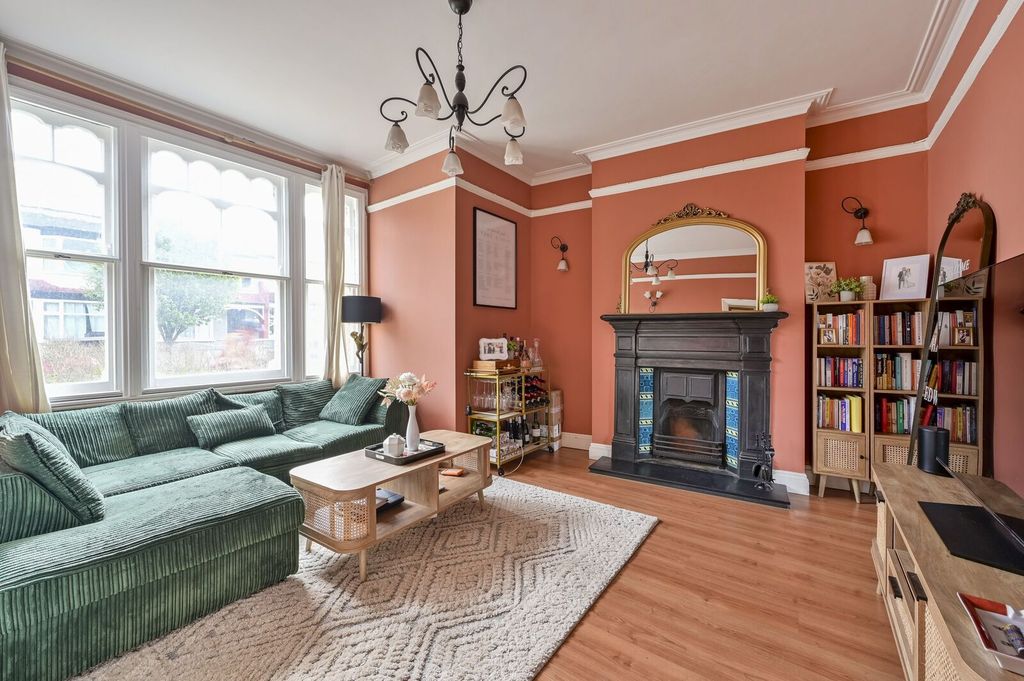 Property photo 1 of 11