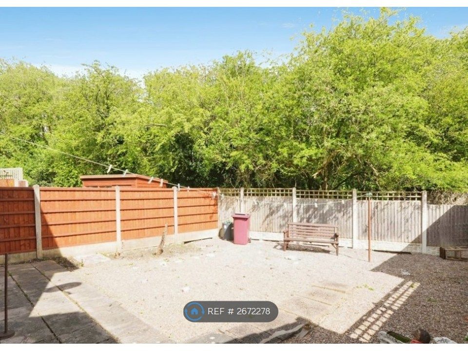 Property photo 2 of 11 Garden