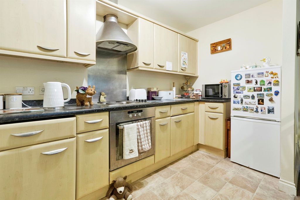 Property photo 2 of 17