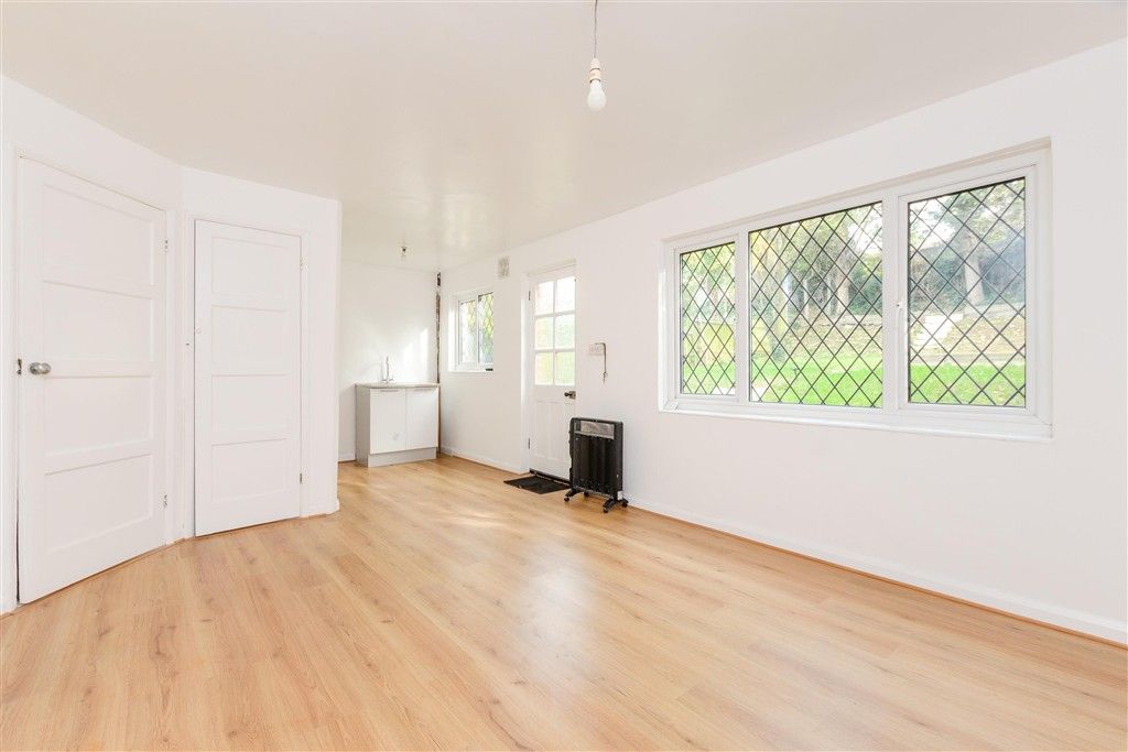 Property photo 3 of 14 Dining Area