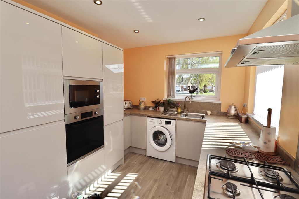 Property photo 3 of 12 Kitchen