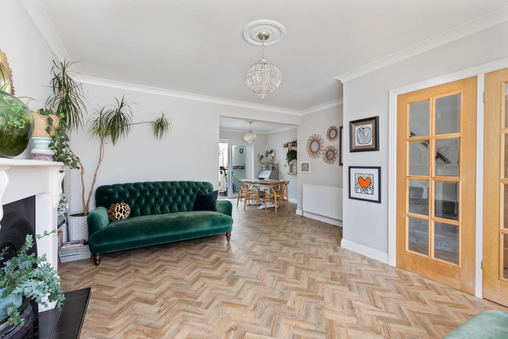 Property photo 2 of 13 5246283