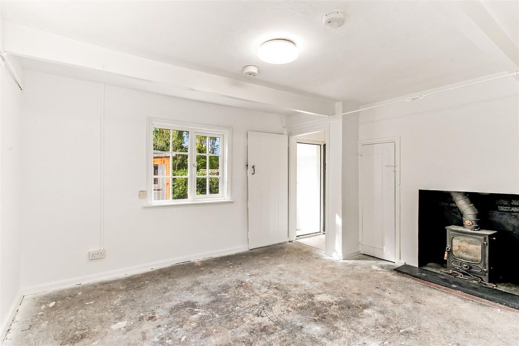 Property photo 3 of 25 12 The Street 12.Jpg