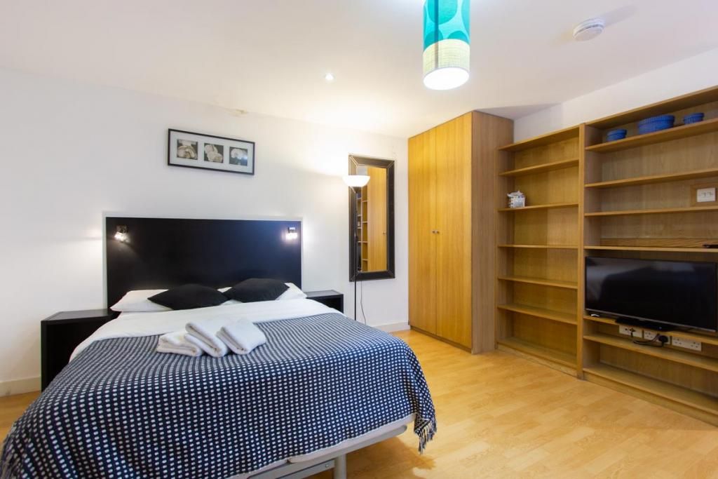 Property photo 1 of 8 Studio Apartment To Let