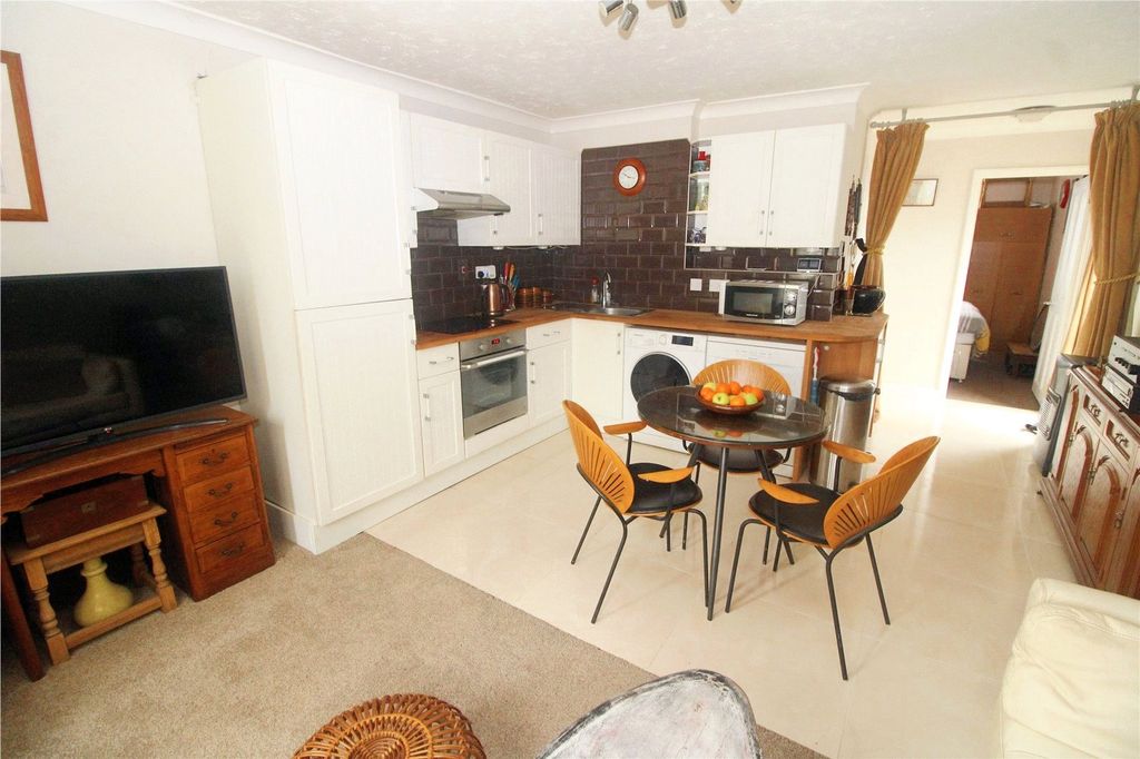 Property photo 3 of 8 Picture No. 12