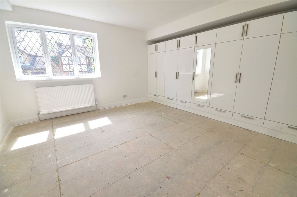 Property photo 3 of 28 Bedroom