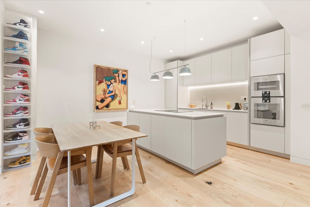 Property photo 3 of 21 Image