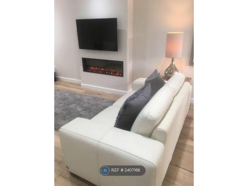 Property photo 3 of 17 Fireplace In Lounge