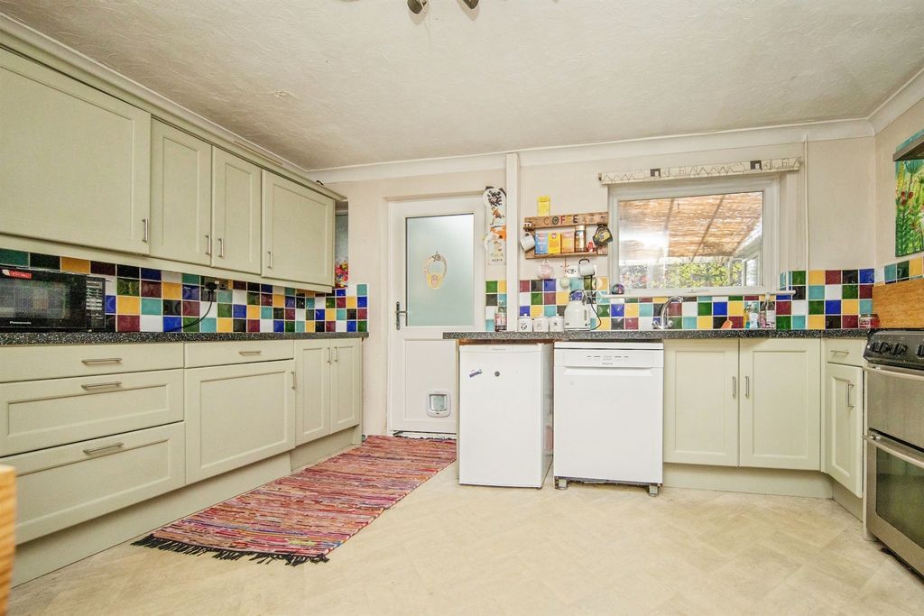 Property photo 3 of 19