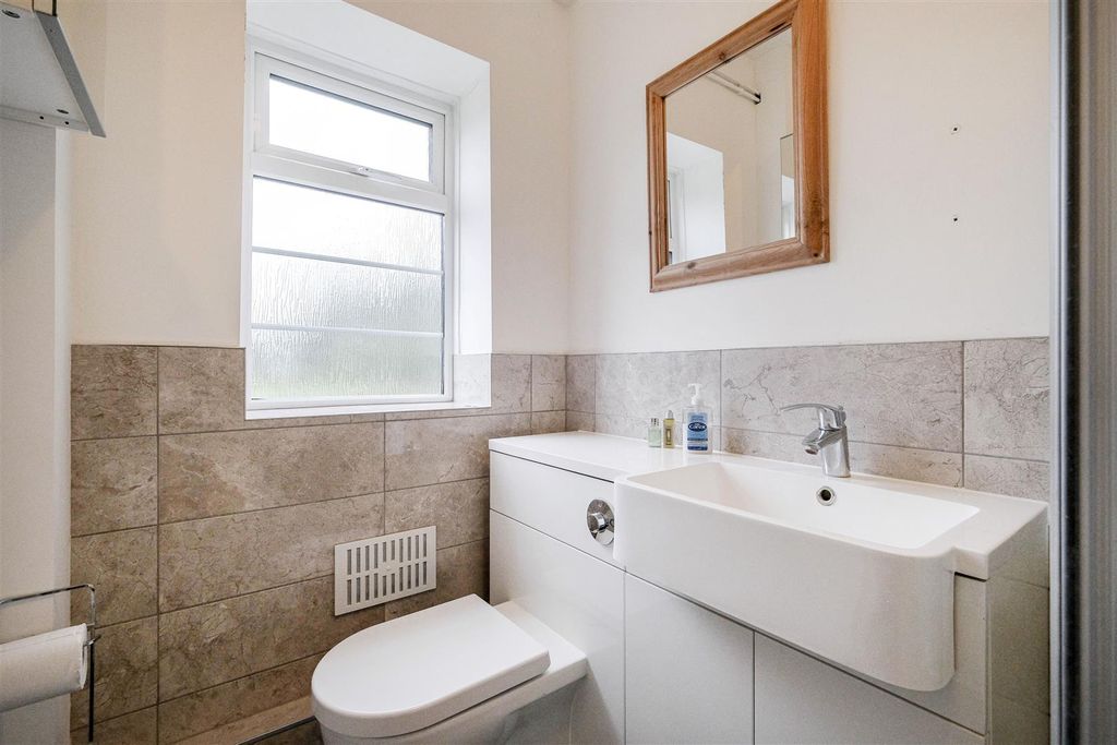 Property photo 2 of 23 48 Malford Court-2.Jpg