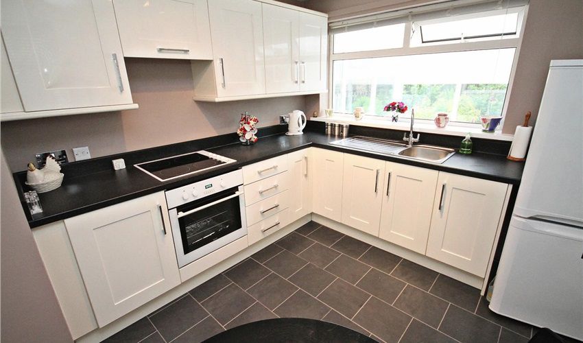 Property photo 1 of 11 Kitchen