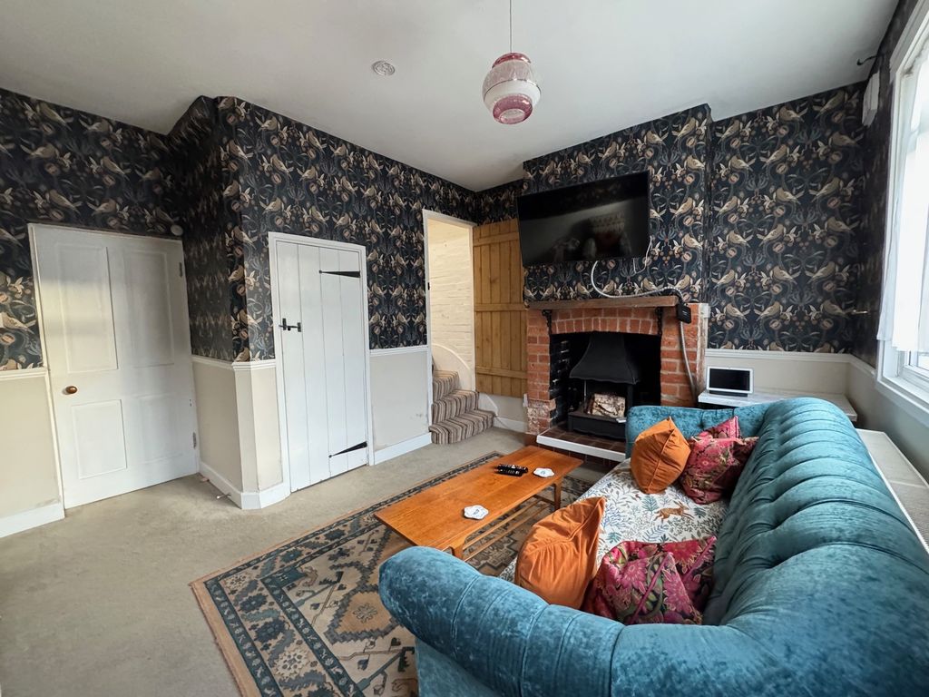 Property photo 2 of 11 Lounge