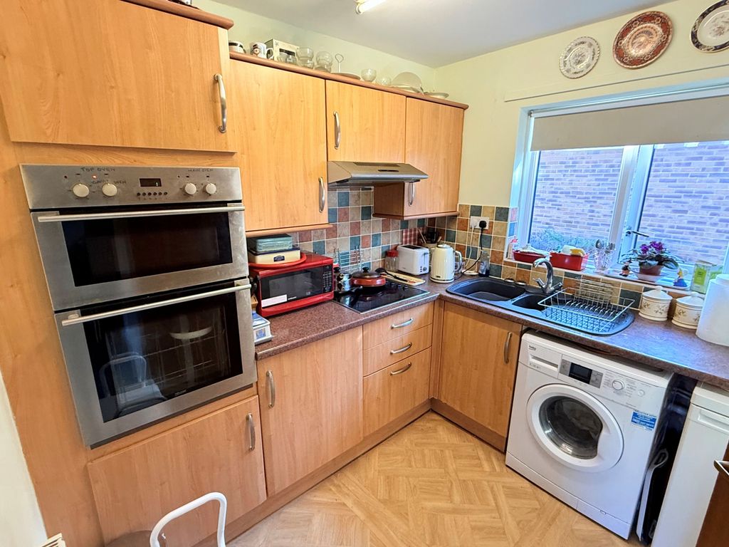 Property photo 2 of 9 Kitchen