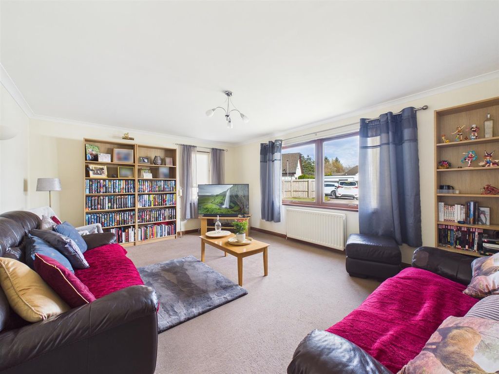 Property photo 2 of 34 Lounge