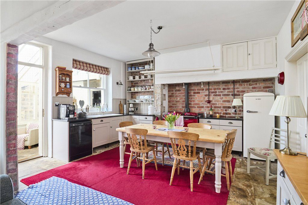 Property photo 3 of 29 Living Kitchen