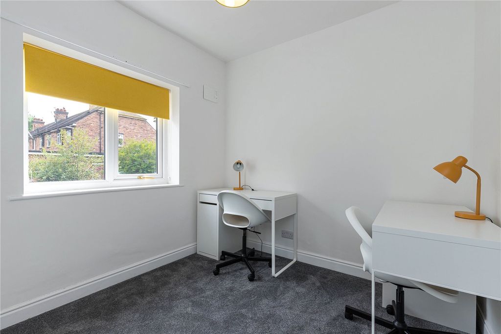 Property photo 1 of 9 Room 3