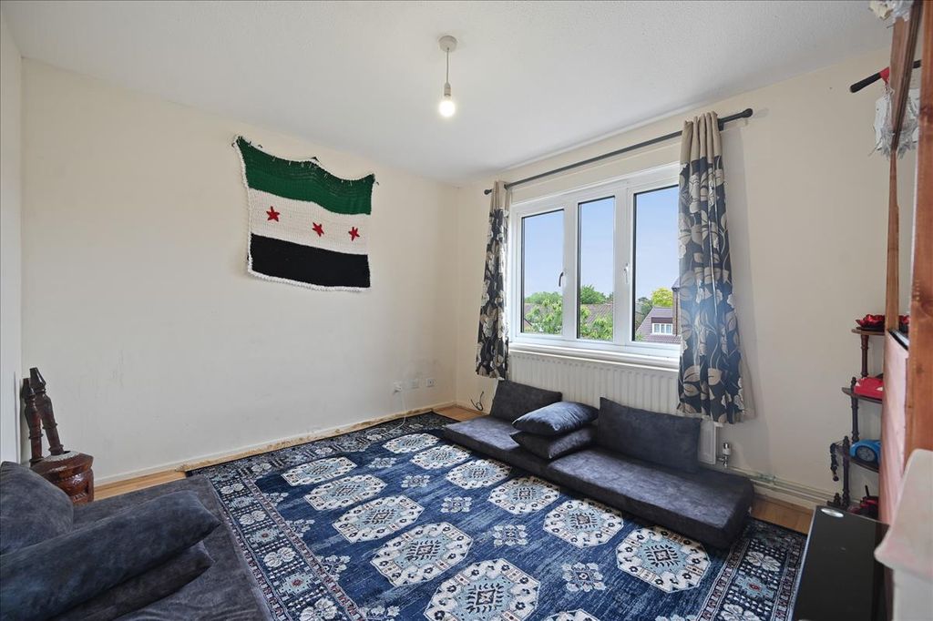 Property photo 2 of 8