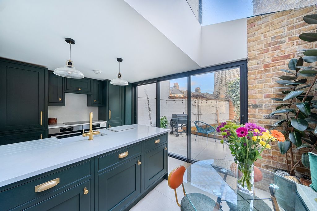 Property photo 3 of 21 Kitchen