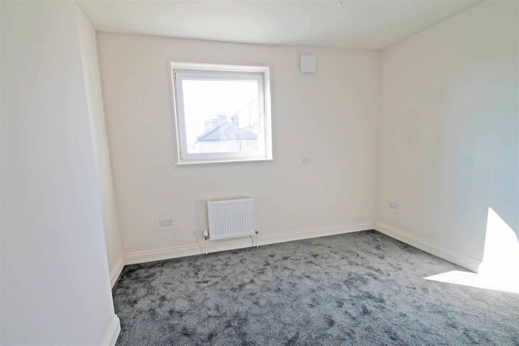 Property photo 2 of 5 Room (2)