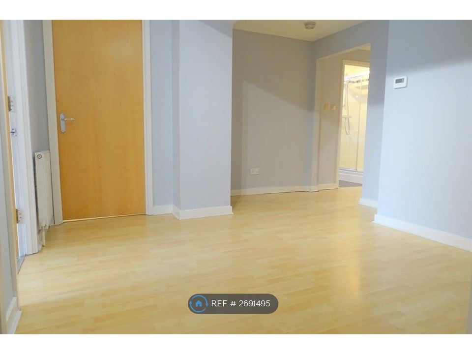 Property photo 3 of 15 Entrance Hall