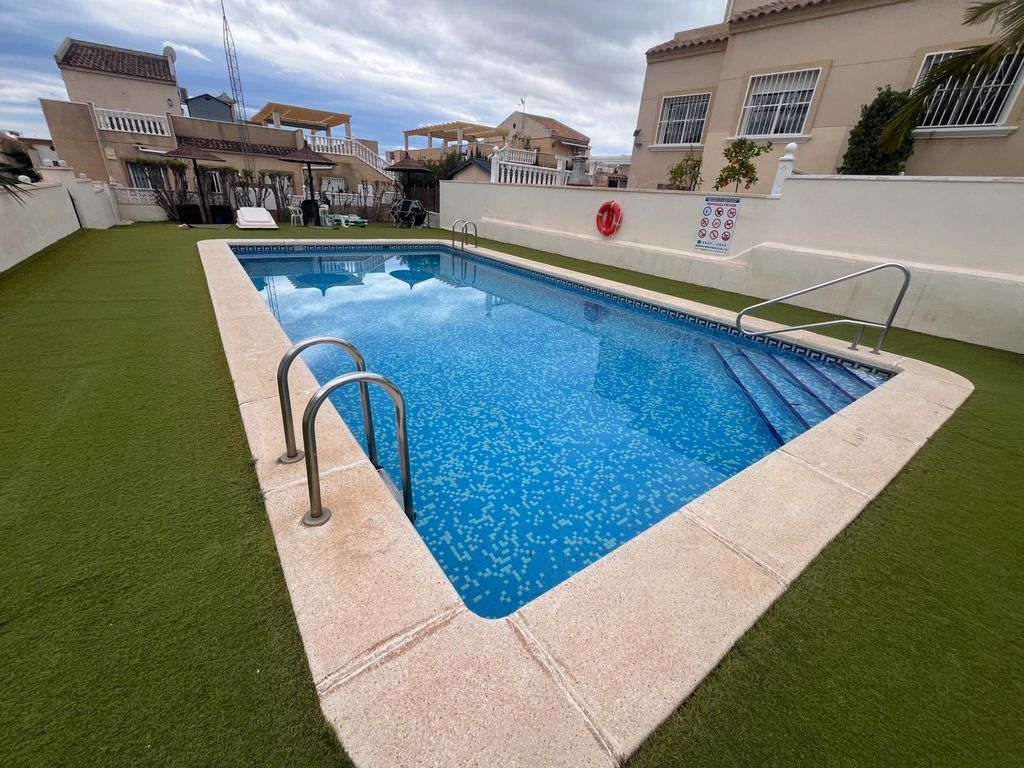 Property photo 2 of 28