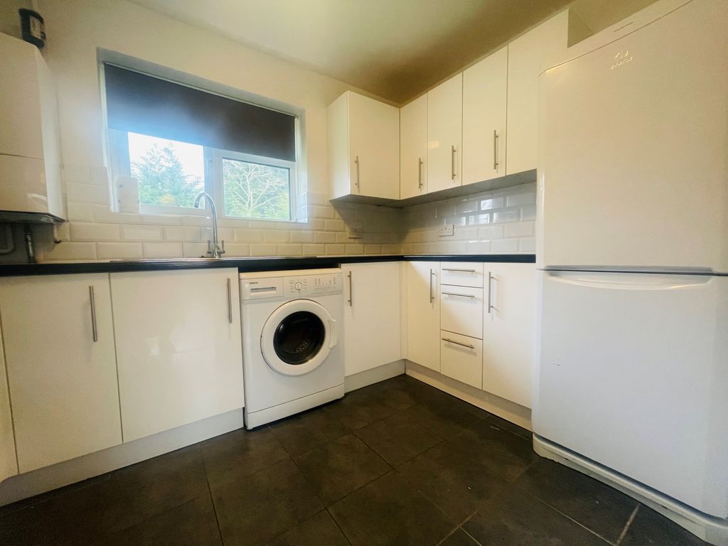 Property photo 2 of 5 Kitchen