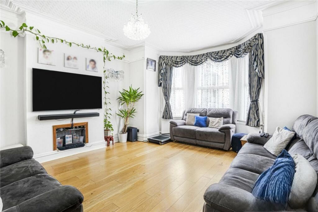 Property photo 2 of 34