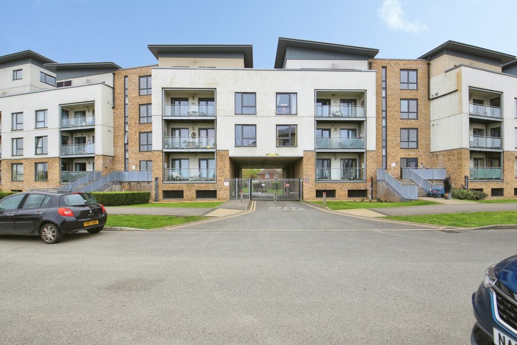 Property photo 2 of 20